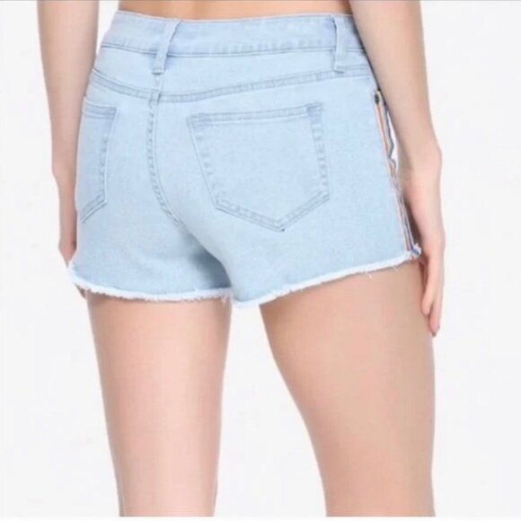 NWT Hot Topics BlackHeart Jean Shorts - Picture 13 of 14